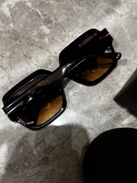 Tom Ford Leon FT1082 Tortoiseshell Oversized Sunglasses Brown Gradient Lens Ital main image 5